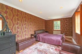 8 bedroom Detached t...